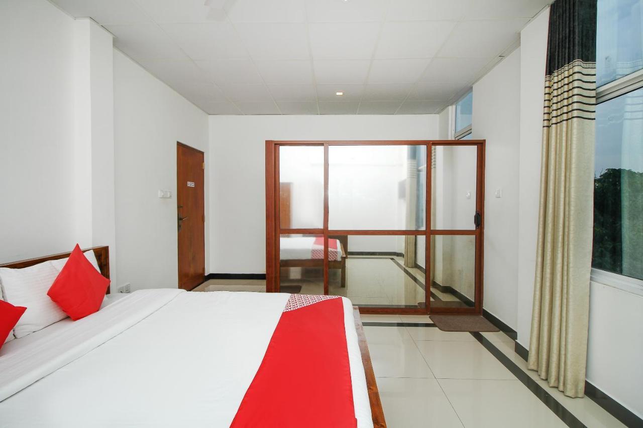 Grand Rovinka Hotel Dehiwala-Mount Lavinia Exterior photo